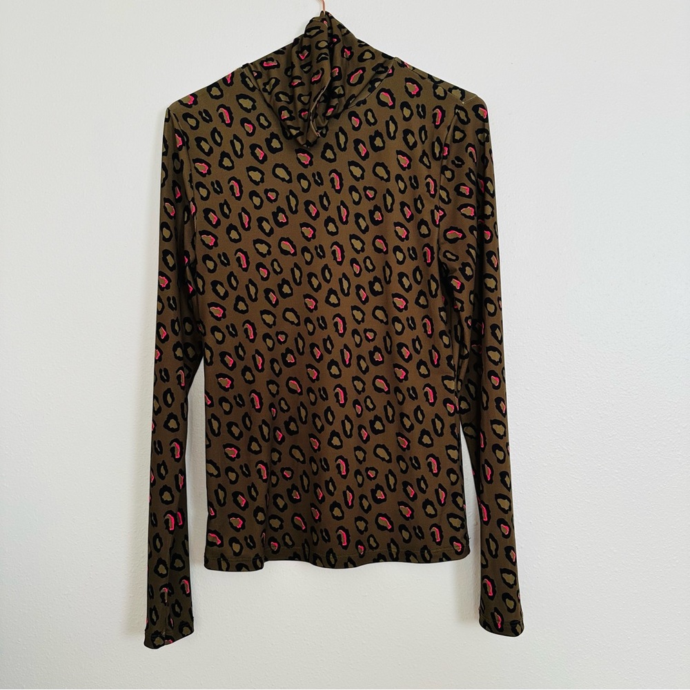 Essential Antwerp Trekking Green Leopard Print Turtleneck Top - Picture 9 of 13